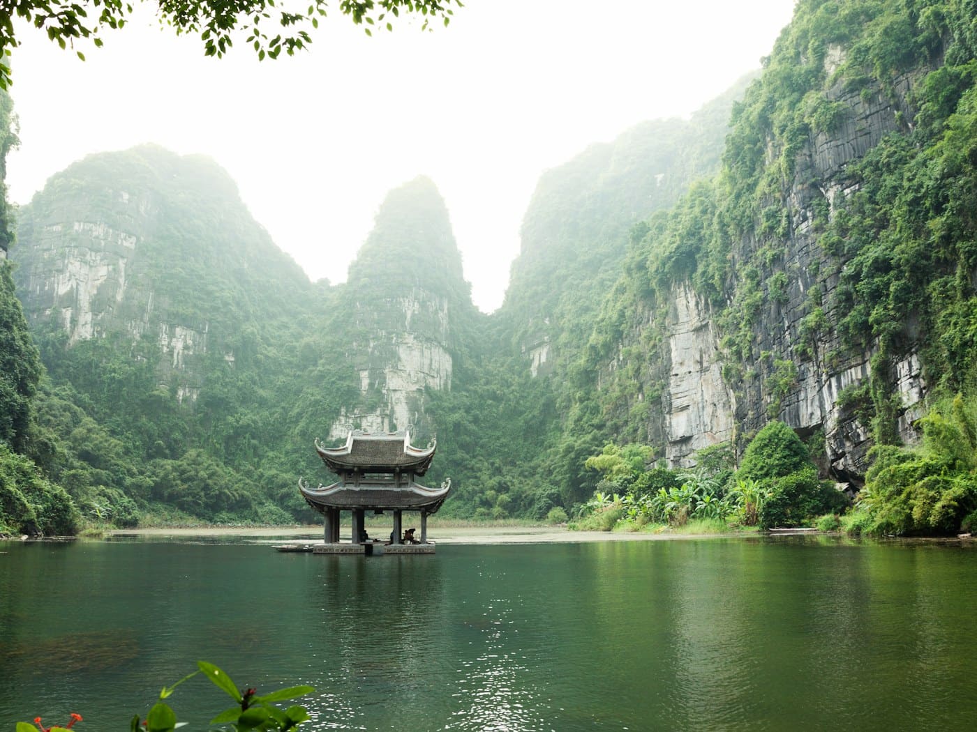 Động Phong Nha: đi vào nhịp của dòng sông ngầm
