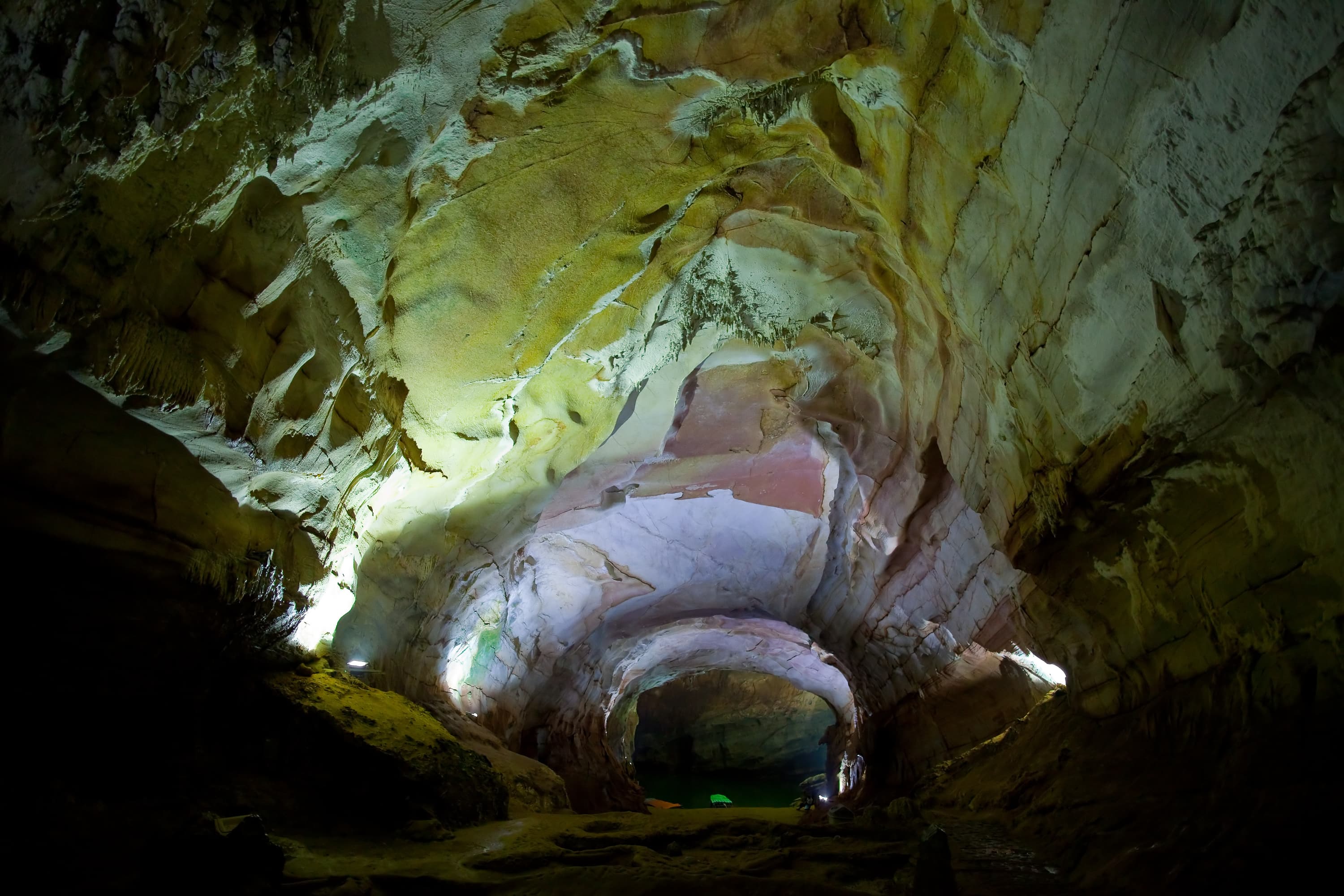 Tour Động Thiên Đường – Vũng Chùa Đảo Yến – Hoành Sơn Quan – Đá Nhảy 1 ngày
